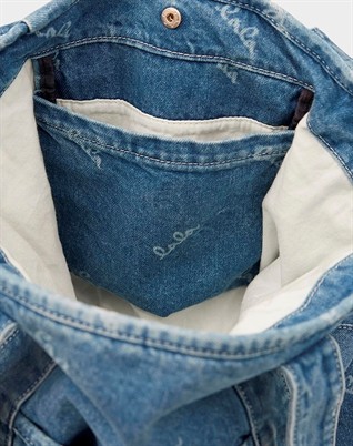 Carmela Printed Logo Denim Taske - Washed Blue